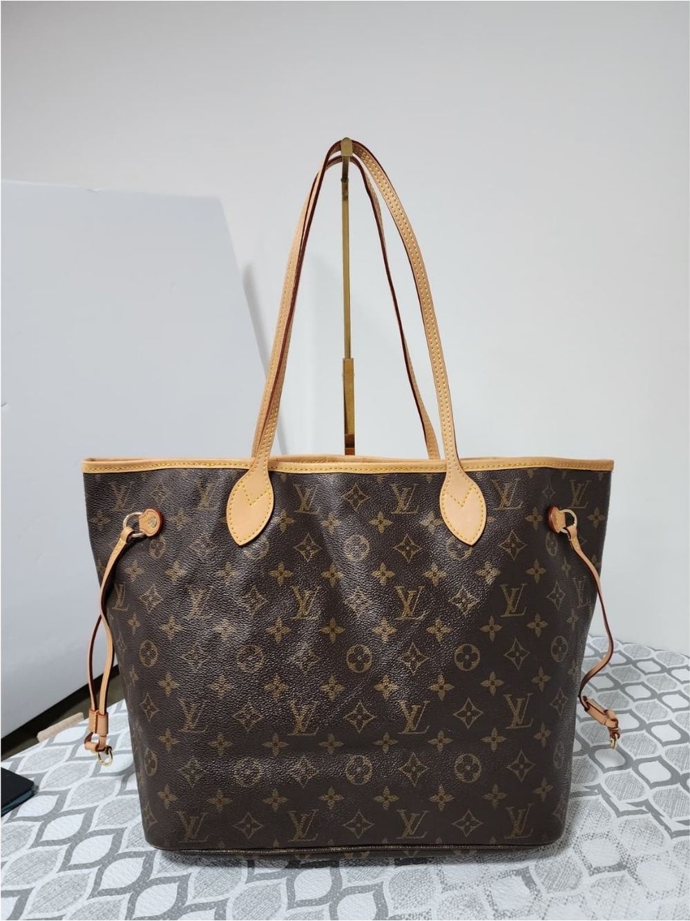 Louis Vuitton Monogram Canvas Tote with Natural Trim - Picture 5 of 15